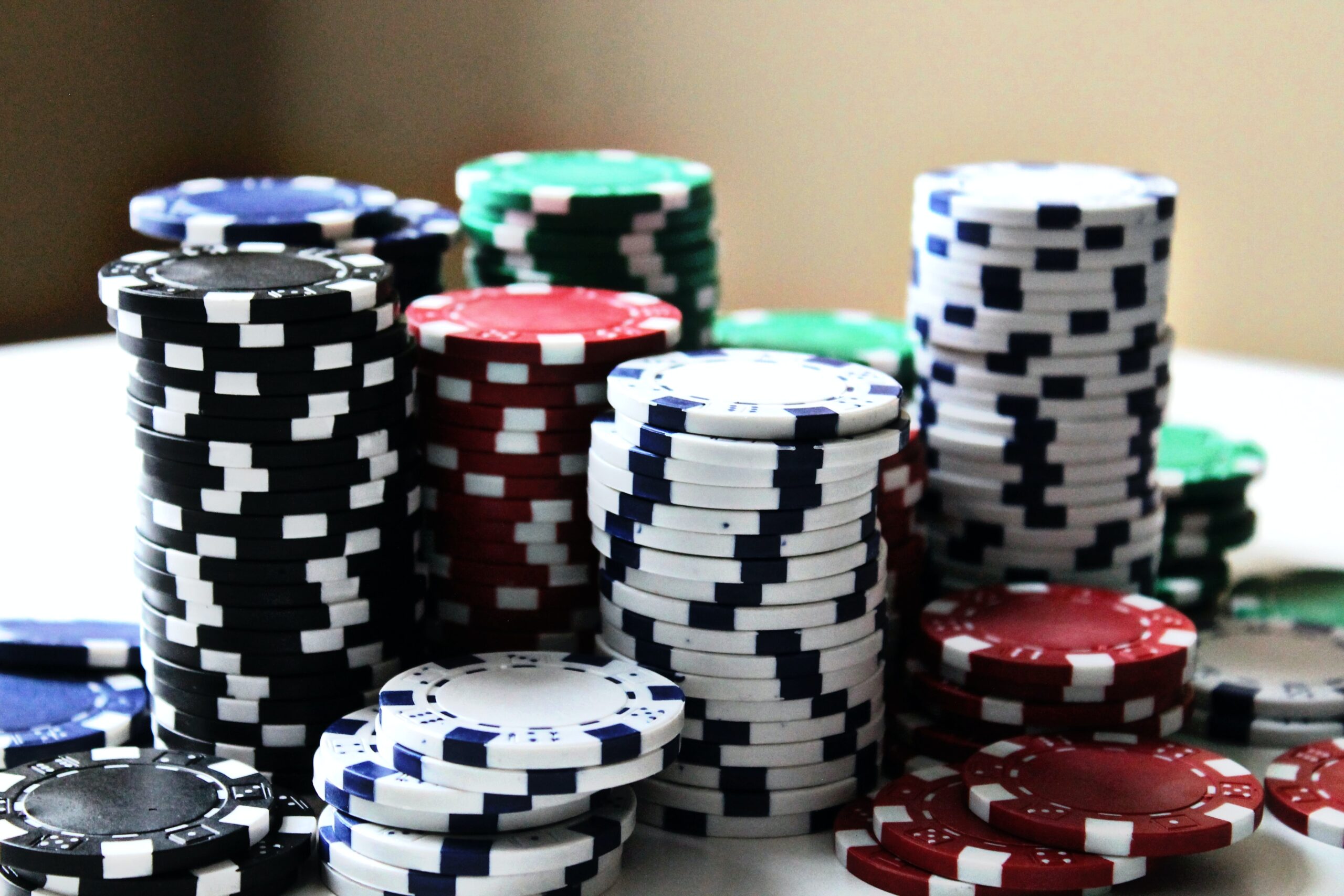 Quelle différence entre le format poker et bridge d'un jeu de
